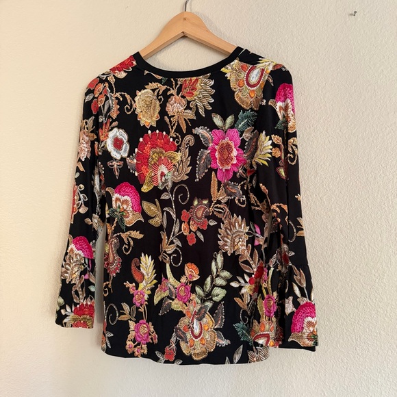 Johnny Was the Janie Favorite V-Neck Flute Sleeve Tee Lowri Black Size Small NWT - Picture 10 of 12